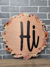 Load image into Gallery viewer, Floral Scallop “Hi” Door Sign