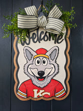 Load image into Gallery viewer, Welcome Wolf scalloped Door Hanger