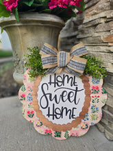 Load image into Gallery viewer, Home sweet Home Patchwork quilted door hanger
